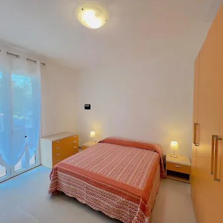 Acquamarina Semesterbostad *